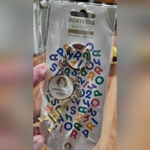 NIP Rare Paris 2024 Official Olympics Eiffel Tower Gold Keychain.